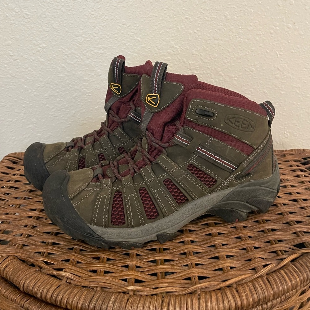Keen Women's Voyager Mid Hiking Boot